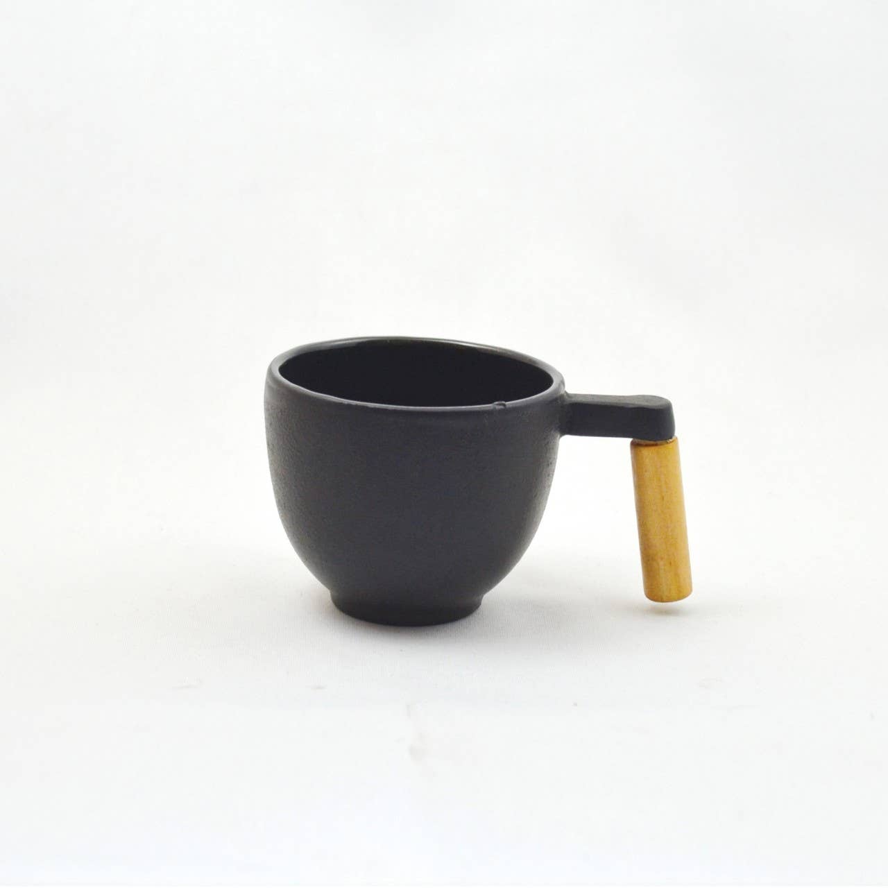 Ja-Unendlich | Teecup Eisen rund Holz schwarz